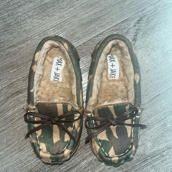 TODDLER MOCCASINS - Picture 2 of 2